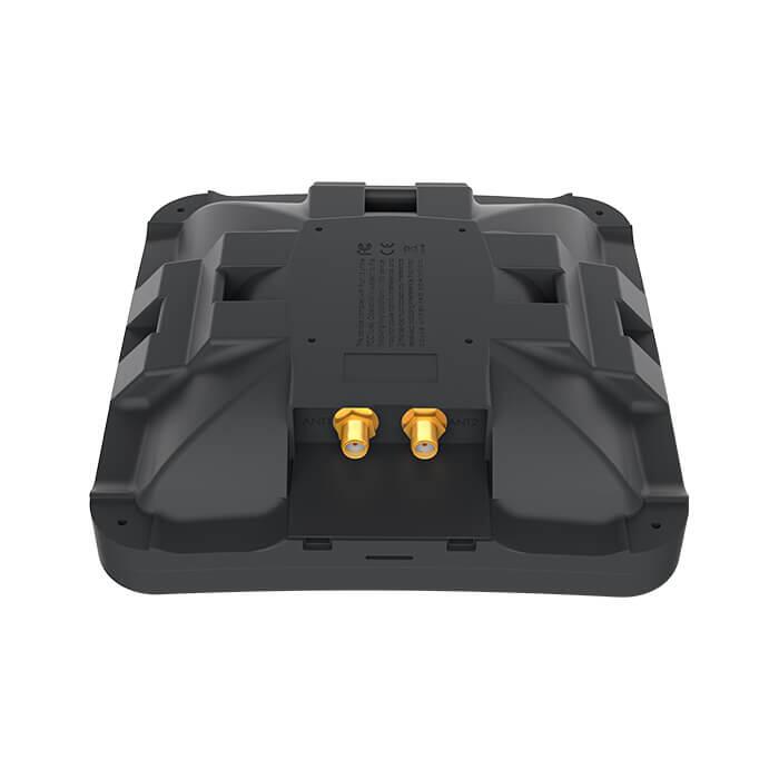 [MIK-MTAO-LTE-5D-SQ] Antena LTE de 5dBi con conectores SMA (x2). Mikrotik.