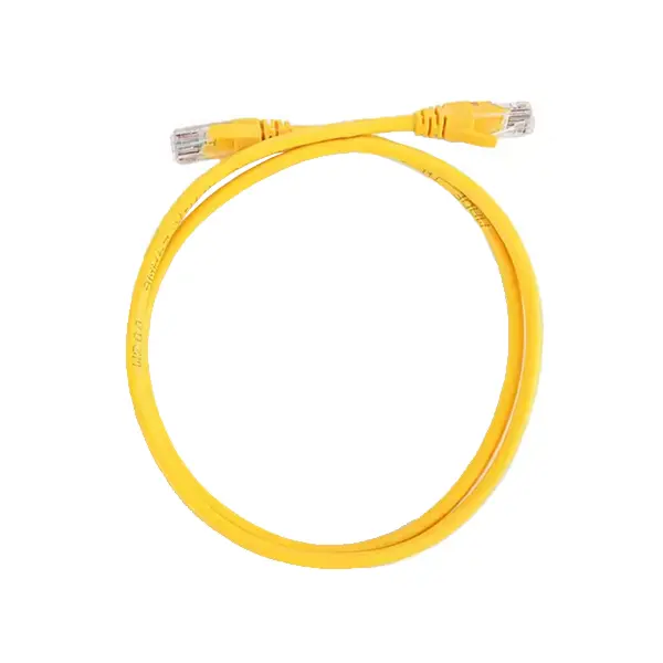 Cable de red patch cord UTP, LA, CAT5e, 2 pies (60cm) color amarillo.