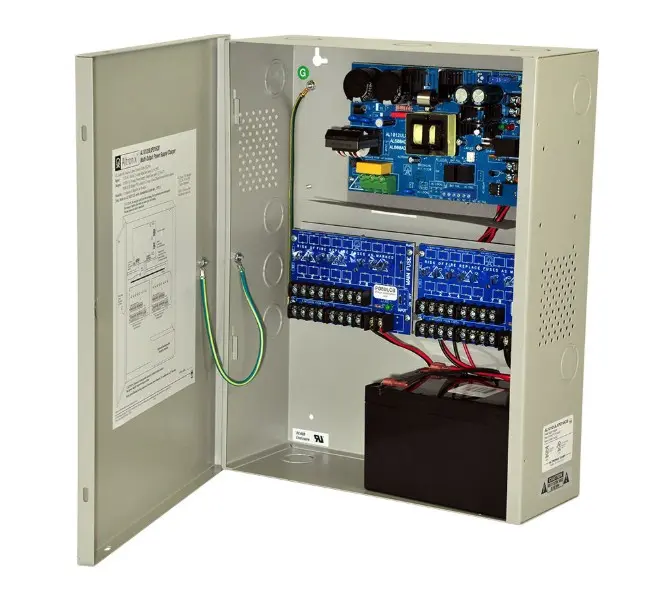 Fuente de alimentación de 12 VDC con múltiples salidas. Altronix.