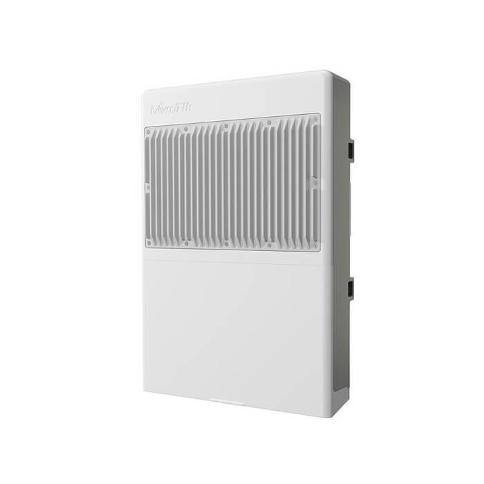 Switch MikroTik Netpower 16 de exterior con PoE y 2 SFP+