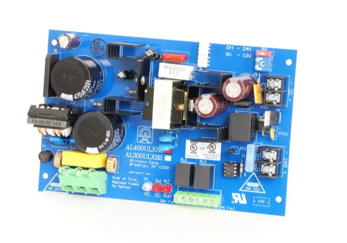Placa de fuente de alimentación y cargador, una salida clase 2, 12Vcc a 24 Vcc, Altronix