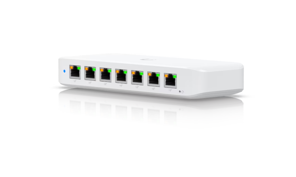 [UBT-USW-ULTRA-210W] UniFi Switch Ultra 210W USW-ULTRA-210W — Switch compacto capa 2 de 8 puertos GbE con 7 salidas PoE+ (30W) y 202W de presupuesto PoE con adaptador AC 210W incluido, montaje magnético, pared o escritorio