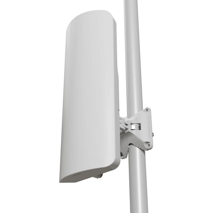 [MIK-L22UGS-5HaxD2HaxD-15S] mANTBox 802.11ax con radio integrado, SFP y diseño robusto IP55